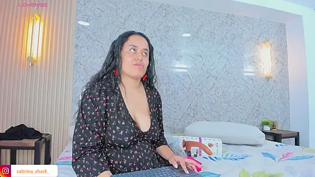 Snapshot of sabrina_shark_ chatting on November 22, 3:05 am sabrina shark online show from November 22, 3:05 am