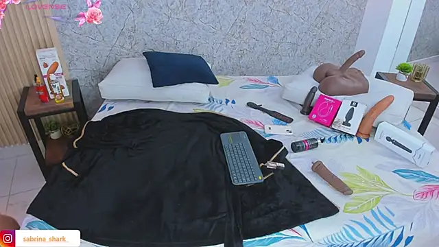 Snapshot of sabrina_shark_ chatting on November 24, 2:33 am sabrina shark online show from November 24, 2:33 am