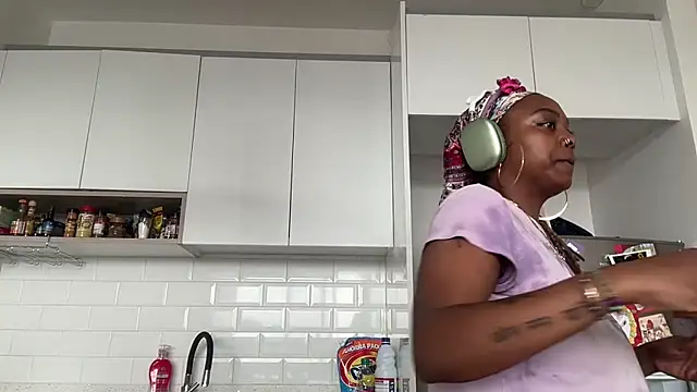 ChocolateCakeQueen online show from February 10, 6:03 pm