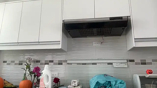 ChocolateCakeQueen online show from October 16, 6:20 pm