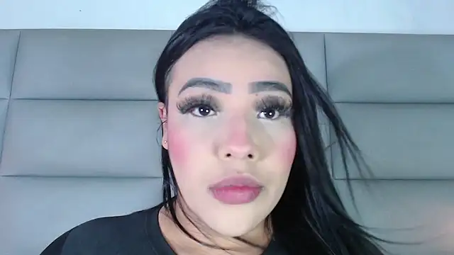 Snapshot of emily_brontee_ chatting on December 9, 11:58 am emily brontee online show from December 9, 11:58 am