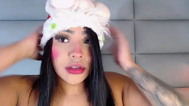 Snapshot of emily_brontee_ chatting on December 10, 11:54 am emily brontee online show from December 10, 11:54 am