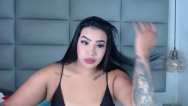 Snapshot of emily_brontee_ chatting on January 4, 12:27 pm emily brontee online show from January 4, 12:27 pm