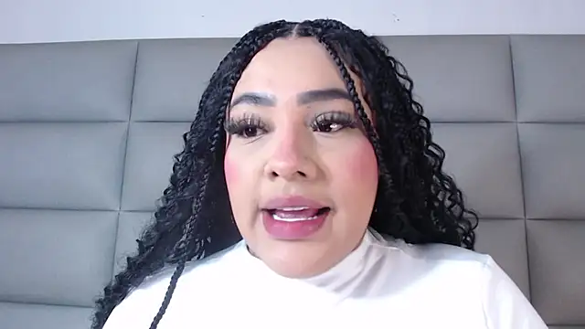 Snapshot of emily_brontee_ chatting on January 6, 1:19 pm emily brontee online show from January 6, 1:19 pm