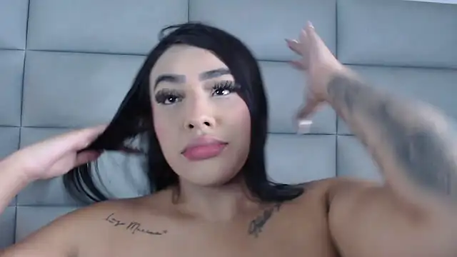 Snapshot of emily_brontee_ chatting on February 14, 12:47 pm emily brontee online show from February 14, 12:47 pm