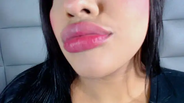 Snapshot of emily_brontee_ chatting on February 18, 1:00 pm emily brontee online show from February 18, 1:00 pm