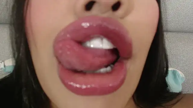 Snapshot of emily_brontee_ chatting on March 11, 4:18 pm emily brontee online show from March 11, 4:18 pm