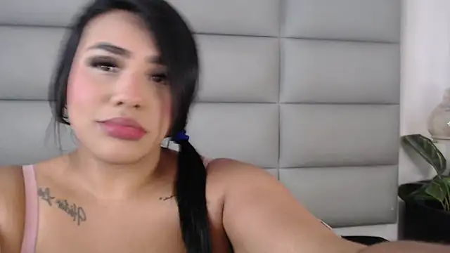 Snapshot of emily_brontee_ chatting on March 14, 1:35 pm emily brontee online show from March 14, 1:35 pm