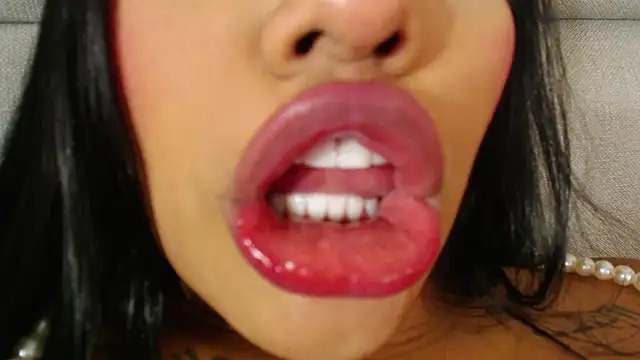 Snapshot of emily_brontee_ chatting on March 18, 4:26 pm emily brontee online show from March 18, 4:26 pm