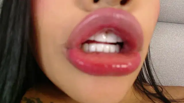 Snapshot of emily_brontee_ chatting on March 20, 3:58 pm emily brontee online show from March 20, 3:58 pm