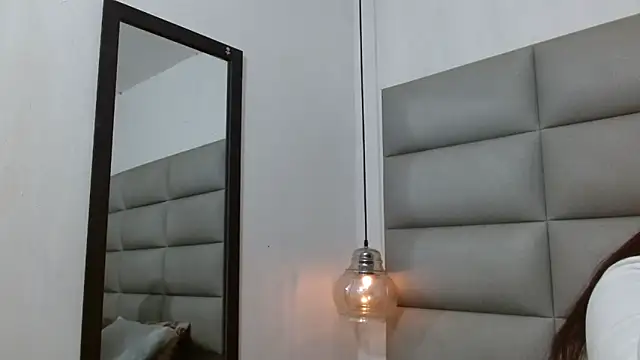 Snapshot of emily_brontee_ chatting on September 23, 12:41 pm emily brontee online show from September 23, 12:41 pm