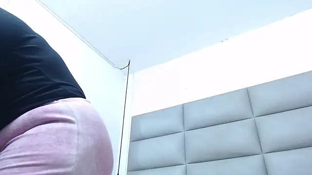 Snapshot of emily_brontee_ chatting on October 18, 1:12 pm emily brontee online show from October 18, 1:12 pm