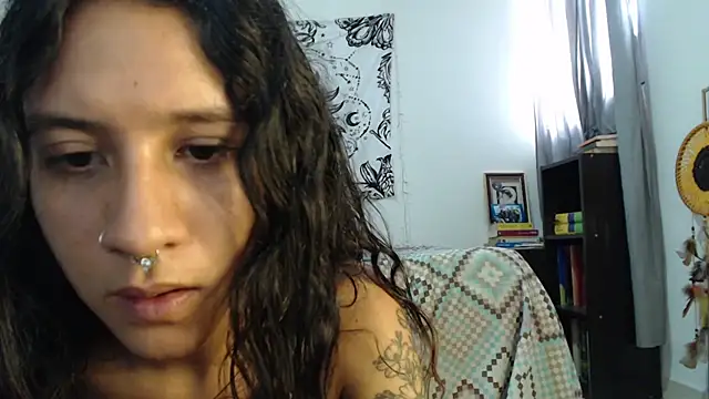 Snapshot of AlinaWoolf_ chatting on December 10, 4:49 pm AlinaWoolf online show from December 10, 4:49 pm