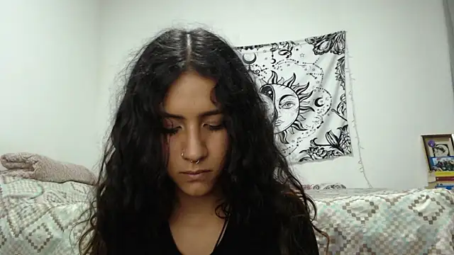 Snapshot of AlinaWoolf_ chatting on December 25, 4:33 am AlinaWoolf online show from December 25, 4:33 am