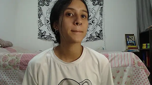 Snapshot of AlinaWoolf_ chatting on January 3, 11:44 pm AlinaWoolf online show from January 3, 11:44 pm