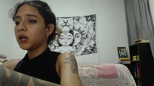 Snapshot of AlinaWoolf_ chatting on January 13, 2:39 am AlinaWoolf online show from January 13, 2:39 am