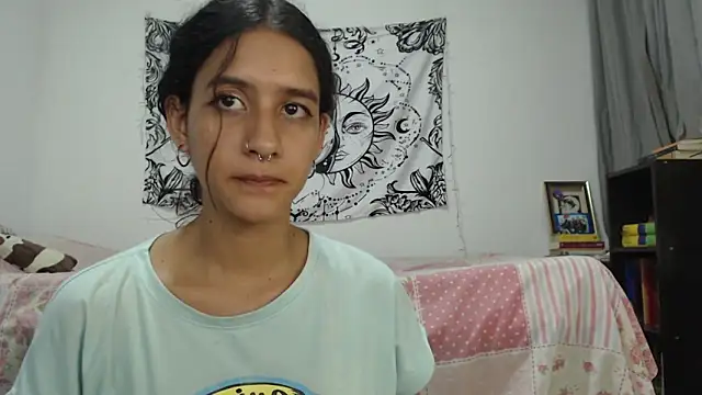 Snapshot of AlinaWoolf_ chatting on January 14, 2:29 am AlinaWoolf online show from January 14, 2:29 am