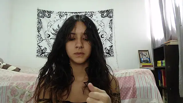 Snapshot of AlinaWoolf_ chatting on January 17, 8:33 pm AlinaWoolf online show from January 17, 8:33 pm