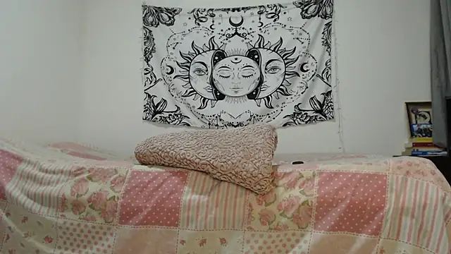 Snapshot of AlinaWoolf_ chatting on January 29, 5:19 am AlinaWoolf online show from January 29, 5:19 am