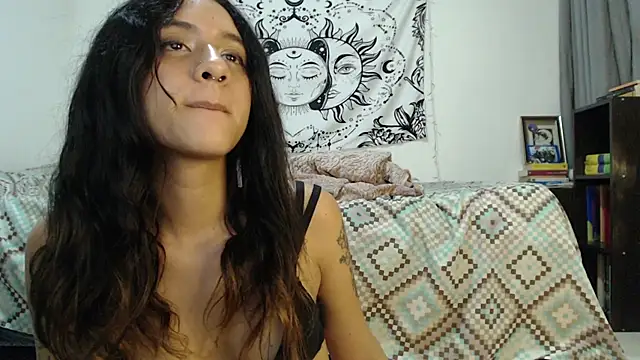 Snapshot of AlinaWoolf_ chatting on February 2, 6:48 am AlinaWoolf online show from February 2, 6:48 am