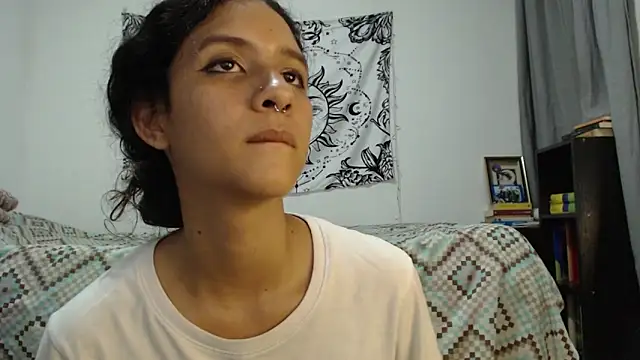 Snapshot of AlinaWoolf_ chatting on February 7, 1:58 am AlinaWoolf online show from February 7, 1:58 am