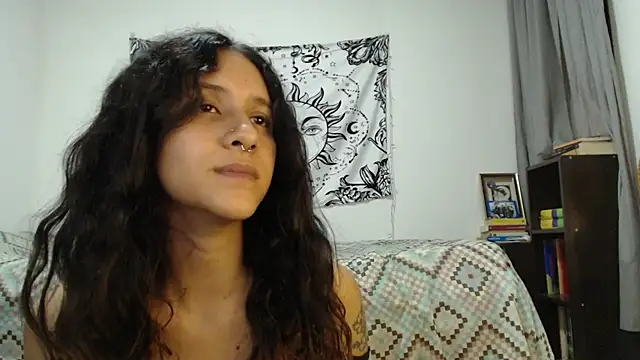 Snapshot of AlinaWoolf_ chatting on February 9, 7:16 am AlinaWoolf online show from February 9, 7:16 am