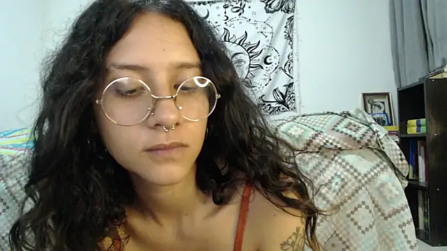 Snapshot of AlinaWoolf_ chatting on March 8, 7:49 am AlinaWoolf online show from March 8, 7:49 am