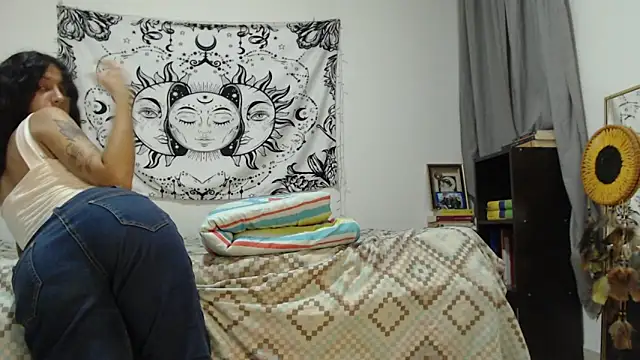 Snapshot of AlinaWoolf_ chatting on March 11, 5:05 am AlinaWoolf online show from March 11, 5:05 am