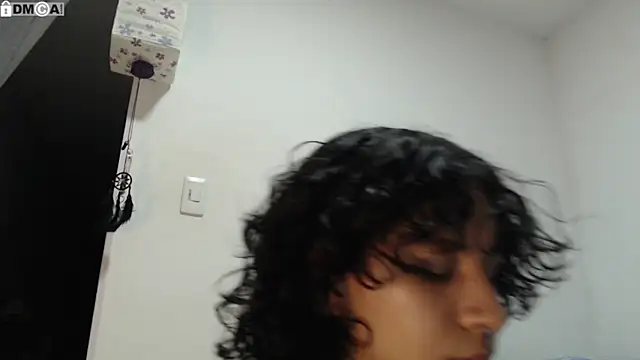 Snapshot of AlinaWoolf_ chatting on September 16, 4:35 am AlinaWoolf online show from September 16, 4:35 am