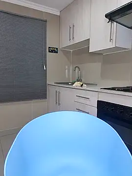 Snapshot of Jazmine-Blue chatting on October 22, 1:06 am Jazmine-Blue online show from October 22, 1:06 am