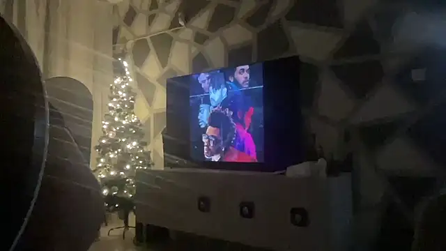 Snapshot of petitebeauty chatting on December 10, 8:27 pm petitebeauty online show from December 10, 8:27 pm