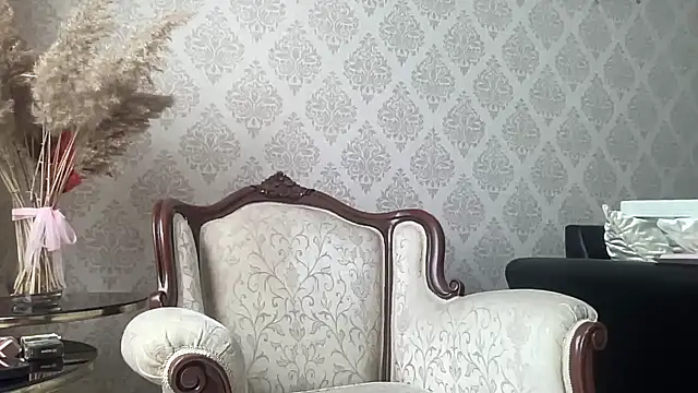 Snapshot of petitebeauty chatting on September 15, 11:10 am petitebeauty online show from September 15, 11:10 am