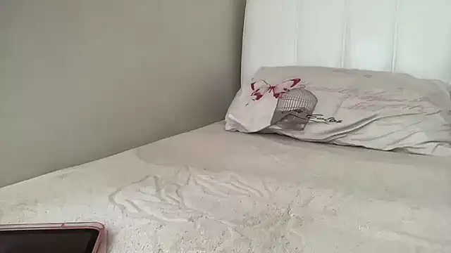 Snapshot of petitebeauty chatting on October 17, 11:57 am petitebeauty online show from October 17, 11:57 am