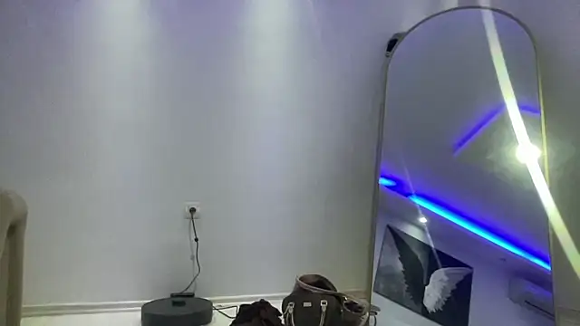 Snapshot of petitebeauty chatting on December 4, 1:26 am petitebeauty online show from December 4, 1:26 am