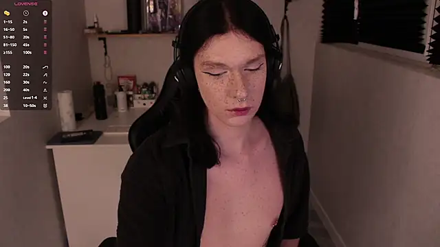 carthylovvve online show from December 1, 10:21 pm