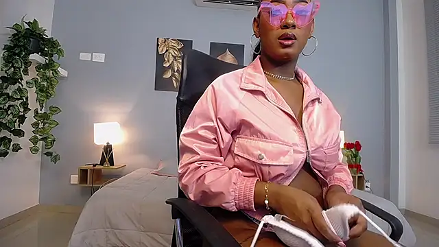 Snapshot of JasmineCampbell_ chatting on February 13, 8:24 pm JasmineCampbell online show from February 13, 8:24 pm