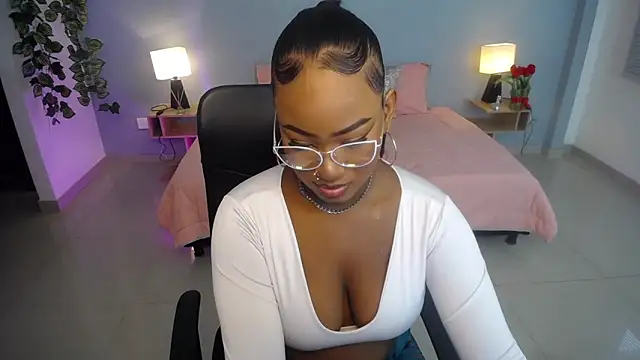 Snapshot of JasmineCampbell_ chatting on February 19, 9:14 pm JasmineCampbell online show from February 19, 9:14 pm