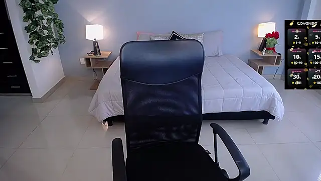 Snapshot of JasmineCampbell_ chatting on March 14, 8:28 pm JasmineCampbell online show from March 14, 8:28 pm