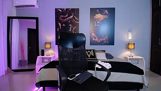 Snapshot of JasmineCampbell_ chatting on September 15, 10:43 pm JasmineCampbell online show from September 15, 10:43 pm