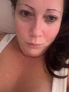 xsexycurvymilf online show from January 27, 5:25 am