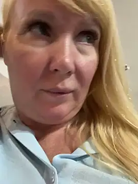 EmmaInLove23 online show from February 16, 10:43 am