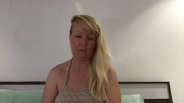 EmmaInLove23 online show from March 11, 3:26 am