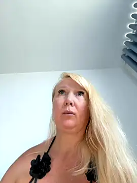 EmmaInLove23 online show from September 14, 5:17 am