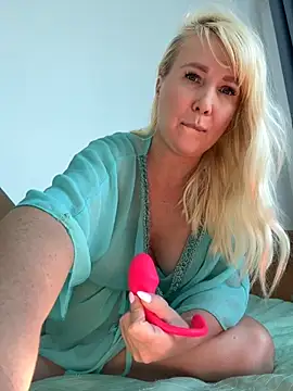 EmmaInLove23 online show from October 1, 1:55 am