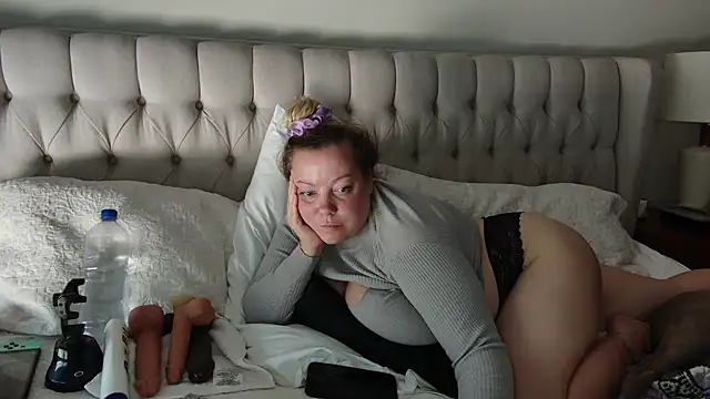 Snapshot of Beauty4AGent chatting on December 10, 8:38 pm Beauty4AGent online show from December 10, 8:38 pm