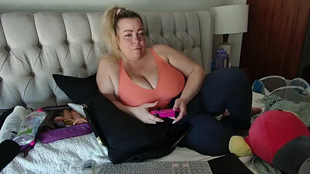 Snapshot of Beauty4AGent chatting on March 4, 6:50 pm Beauty4AGent online show from March 4, 6:50 pm