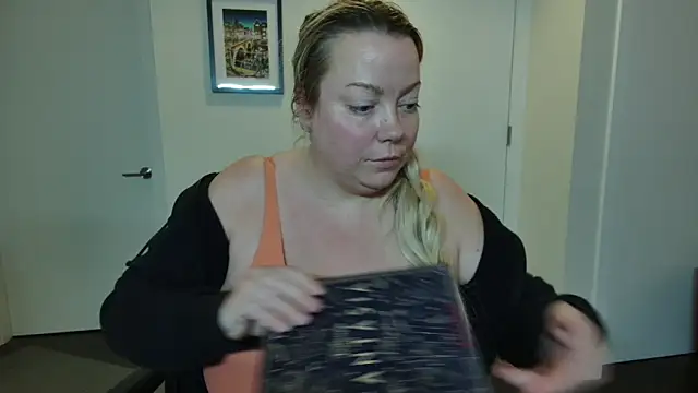 Snapshot of Beauty4AGent chatting on October 2, 1:56 am Beauty4AGent online show from October 2, 1:56 am