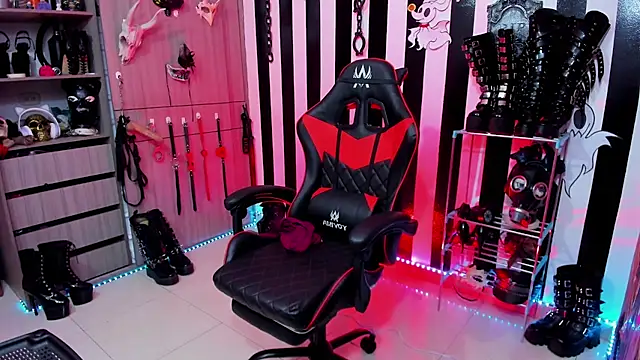 daven56 online show from February 11, 1:20 pm