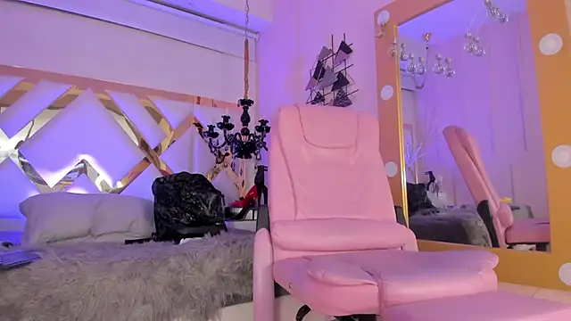 Juliana Saenzz online show from February 5, 3:31 pm