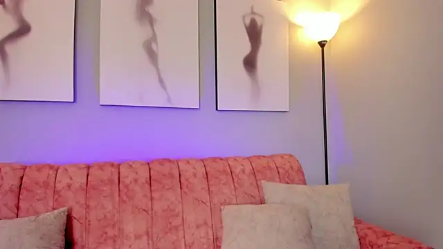 Juliana Saenzz online show from September 17, 1:57 pm